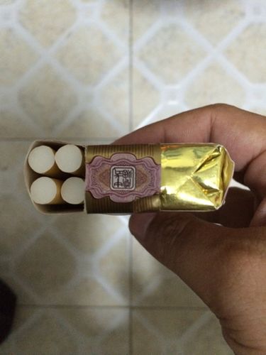 中机软云香烟开盒技巧 软包烟的正确撕法指南